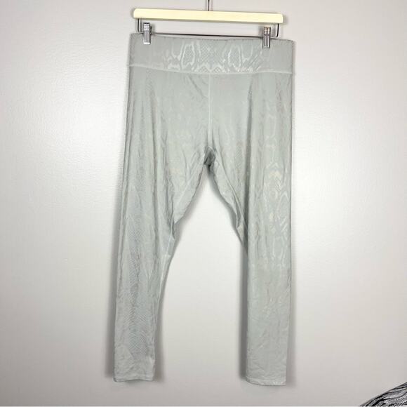 TEREZ Dove Gray Snakeskin Foil UpLift High Compression Leggings Woman’s size XL - Picture 1 of 7